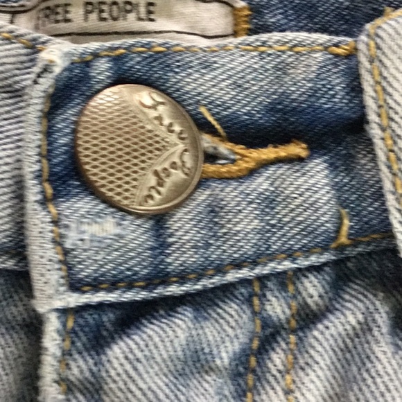 Free People Distressed Denim Shorts Size 24 - Picture 8 of 8
